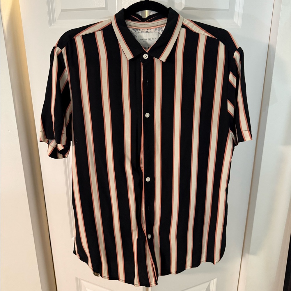 Denim & Flower Black and White Striped Casual Short Sleeve Button Down Shirt